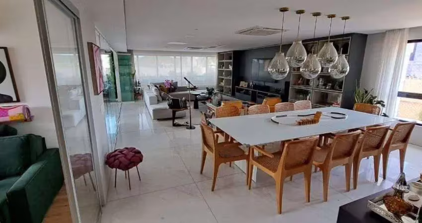 Apartamento com 4 suítes - Alto padrão e moveis projetados) no Tirol.
