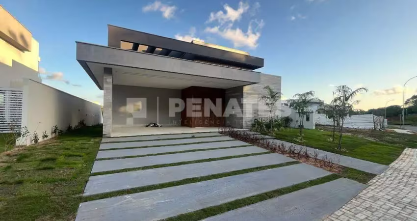 Casa no Jardins Amsterdã com 4 suítes e Lote de 687m2 e 243m2 de área construída.