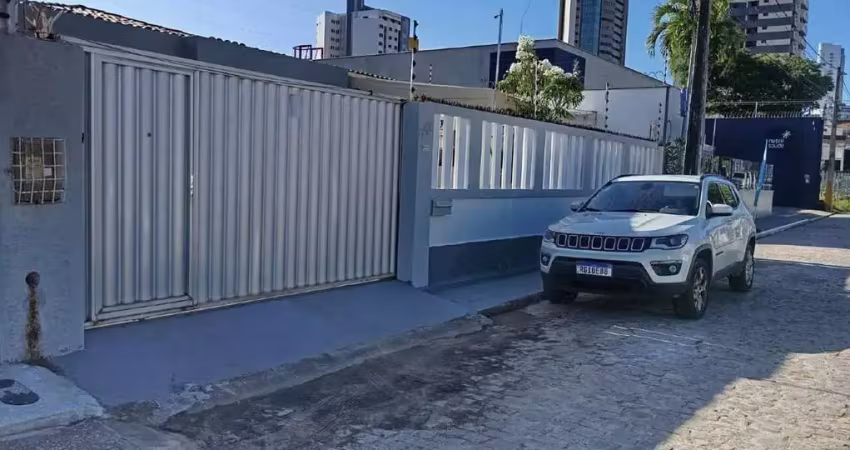 Casa comercial em petrópolis disponível para locação.