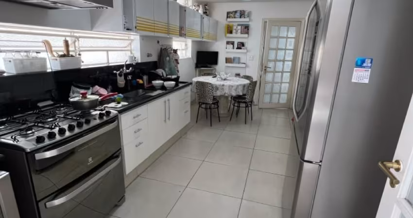 Linda casa sobrado no bairro do Planalto Paulista com 3 dormtiórios
