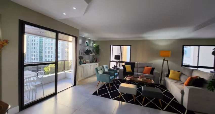 Apartamento a venda no bairro do Jardim Paulista com 189 metros com 4 dormitórios