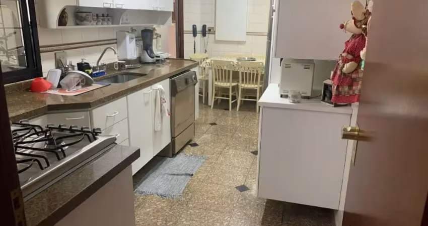Apartamento a venda no bairro do Tatuapé com 175 metros 3 dormitórios suítes