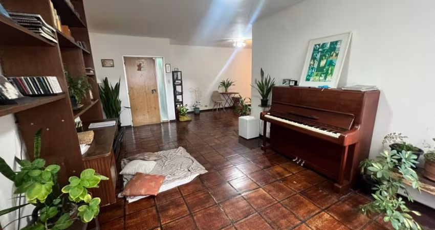 Apartamento a venda no bairro do Jardim Paulista com 122 metros com 3 dormitórios
