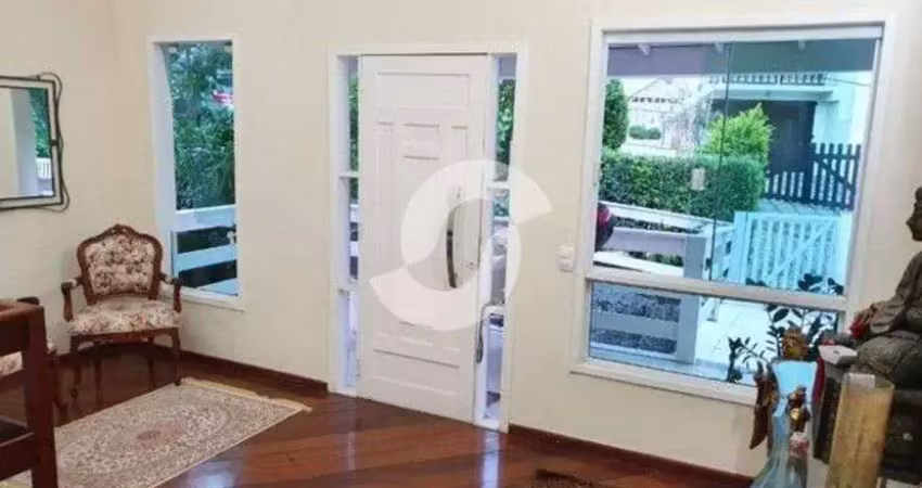 Casa de condomínio para venda possui 630 metros quadrados com 4 quartos