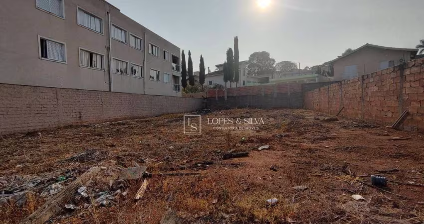 Terreno com 479m² sendo 15 de frente à venda no Jd. Paulista, Atibaia, SP