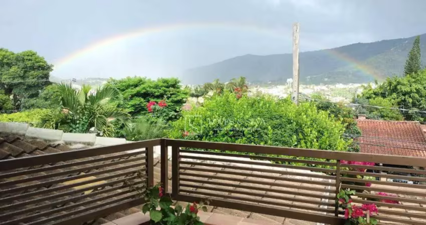 Casa com 4 Dormitórios, sendo 2 Suítes à Venda no Bairro Vila Petrópolis, Atibaia, SP