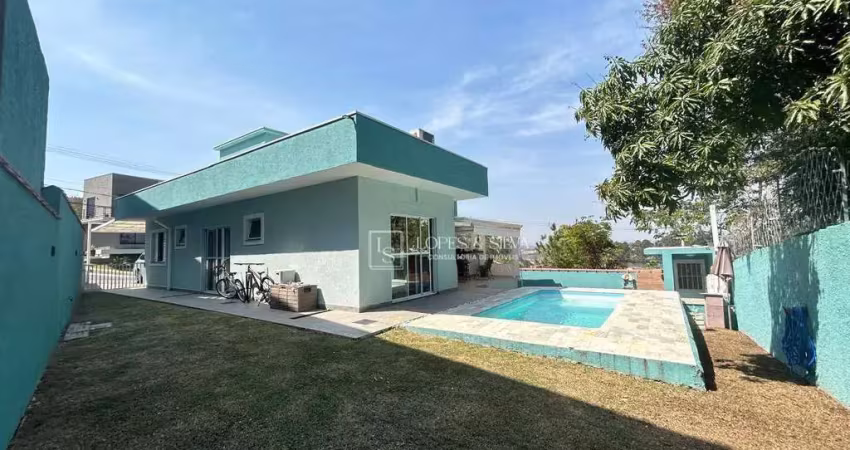 Casa térrea com 3 dormitórios, sendo 1 suíte disponívelpara venda ou locação em condomínio, atibaia, sp.