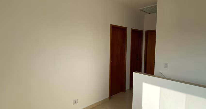 Casa Nova com 2 Dormitórios e Quintal privativo!