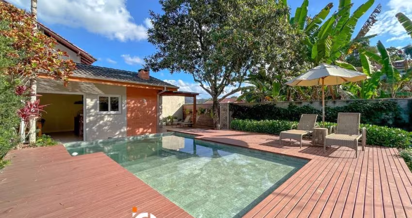 Casa com 3 dormitórios sendo 1 suíte à venda, 186 m² por R$ 1.980.000 - Escola Agrícola - Blumenau/SC