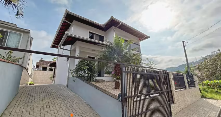 Casa com 3 dormitórios à venda, 270 m² por R$ 1.100.000,00 - Bela Vista - Gaspar/SC