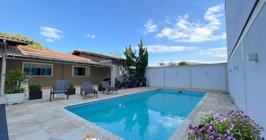 Casa com 4 dormitórios sendo 1 suíte à venda, 280 m² por R$ 985.000 - Belchior Alto - Gaspar/SC