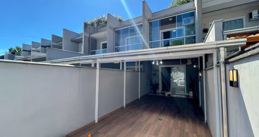 Sobrado com 2 dormitórios à venda, 74 m² por R$ 365.000,00 - Água Verde - Blumenau/SC