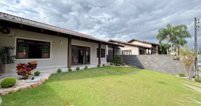 Casa com 3 dormitórios à venda, 200 m² por R$ 740.000,00 - Salto do Norte - Blumenau/SC