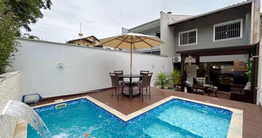 Sobrado com 3 dormitórios à venda, 149 m² por R$ 899.000,00 - Escola Agrícola - Blumenau/SC