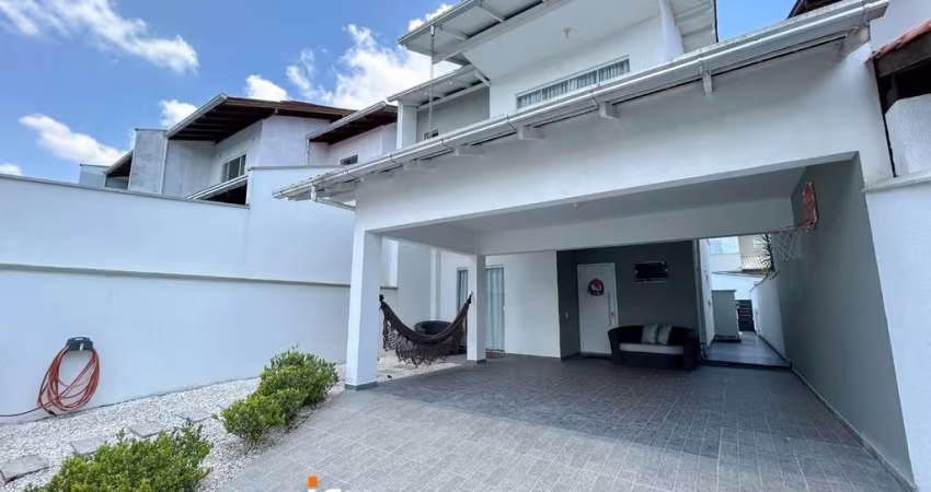 Sobrado com 3 dormitórios à venda, 189 m² por R$ 990.000,00 - Vorstadt - Blumenau/SC