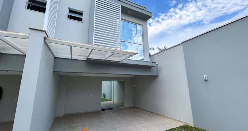 Sobrado com 3 dormitórios à venda, 114 m² por R$ 455.000,00 - Velha Central - Blumenau/SC