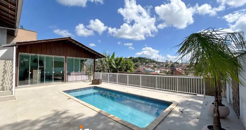 Casa com 3 dormitórios à venda, 213 m² por R$ 980.000,00 - Velha Central - Blumenau/SC