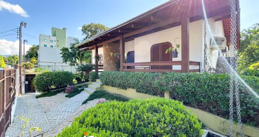 Casa com 5 dormitórios à venda, 341 m² por R$ 1.200.000,00 - Ponta Aguda - Blumenau/SC