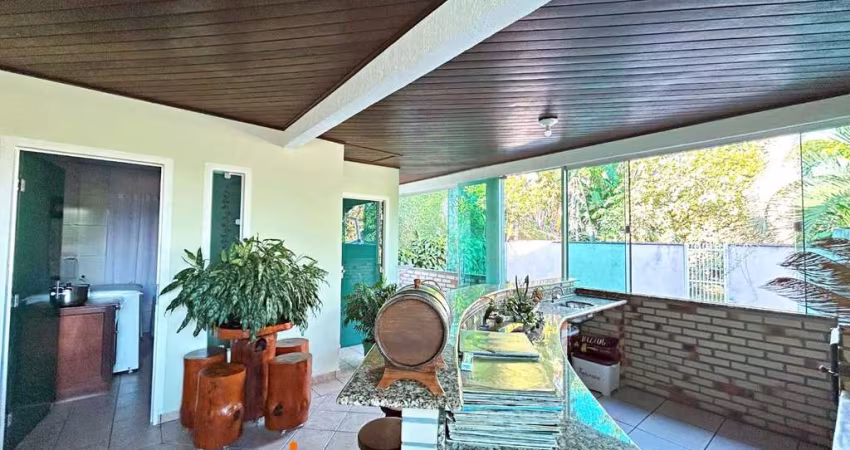 Casa com 3 dormitórios sendo 1 suíte à venda, 174 m² por R$ 659.000 - Fortaleza - Blumenau/SC