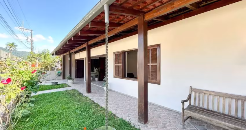 Casa com 5 dormitórios à venda, 270 m² por R$ 898.000,00 - Garcia - Blumenau/SC