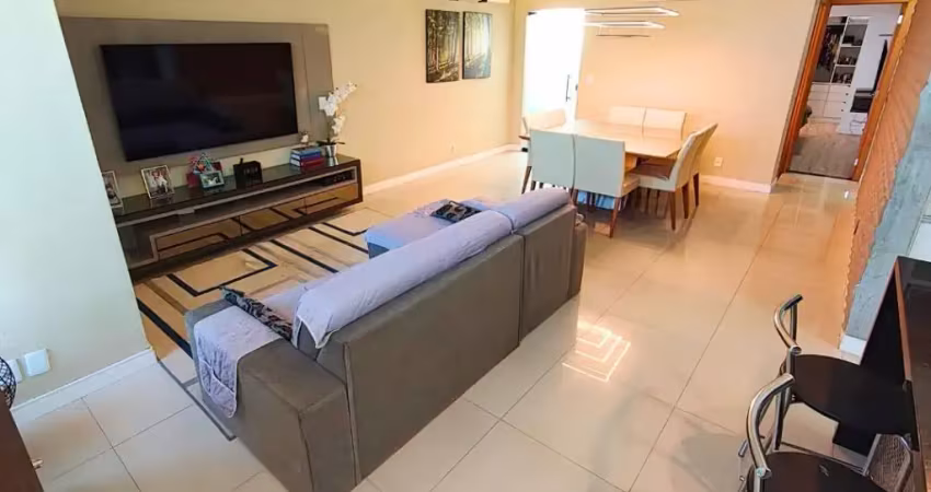 Casa reformada em condomínio | paineis solares - av. do turismo