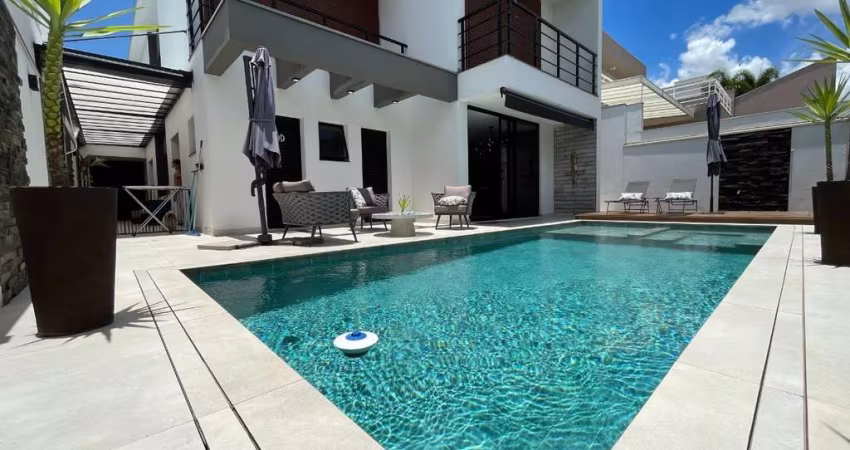 SOBRADO DECORADO ALTO PADRÃO EM CONDOMÍNIO