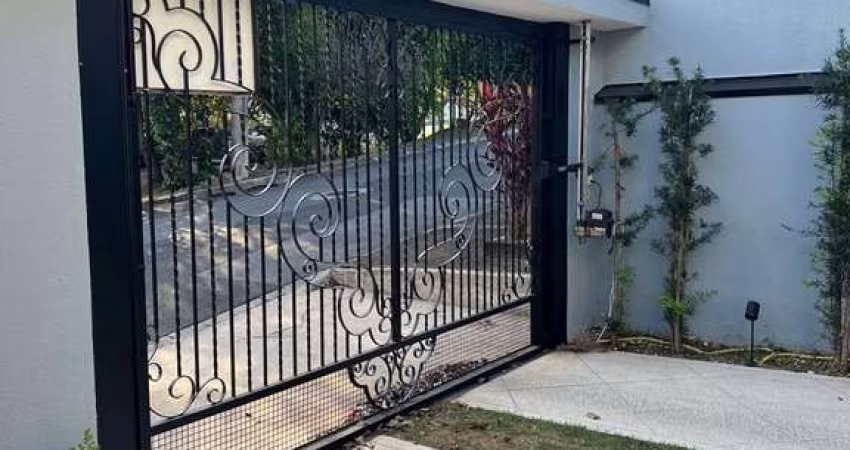 Casa à venda em Indaiatuba-SP: Sobrado de 3 quartos com 2 suítes, 2 salas e 3 vagas de garagem no Jardim Europa II.