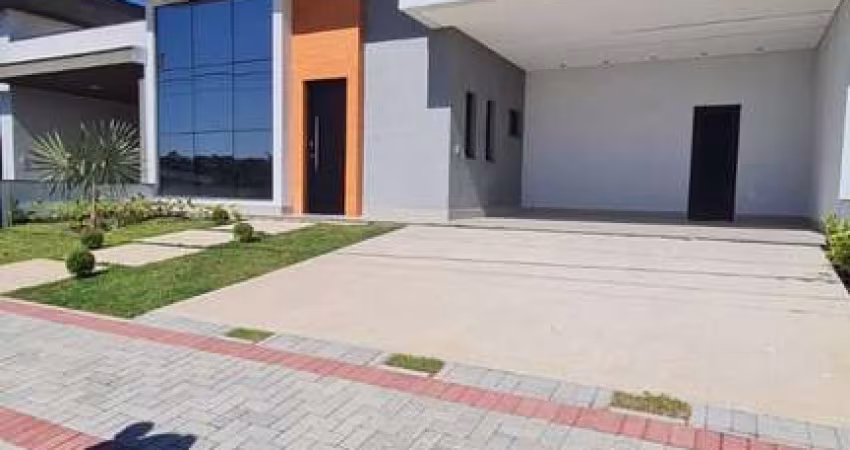 Linda casa térrea com três suítes e piscina no condomínio Jardim Laguna em Indaiatuba.