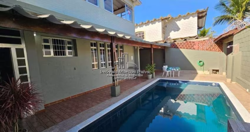 CASA ESPETACULAR A 20 METROS DA PRAIA – COM PISCINA, LAZER E CONFORTO!