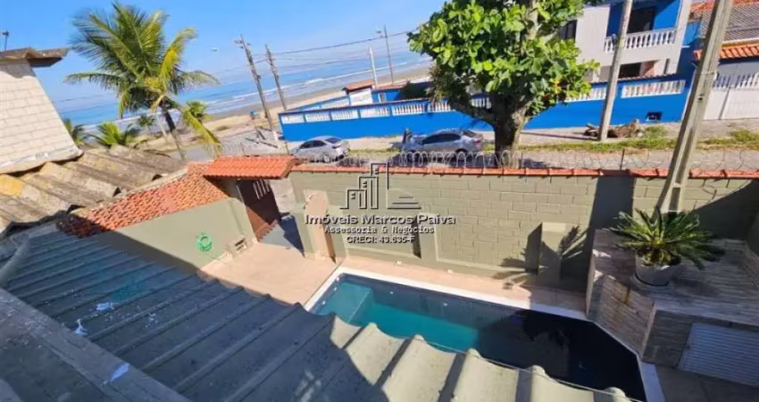 Casa beira-mar com 4 dormitórios + piscina + salão de jogos.