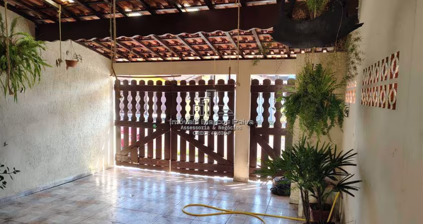 Sobrado com 3 dormitórios, no bairro Itaoca, em  Mongaguá.
