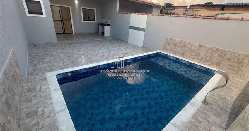 Casa nova, com piscina em Mongaguá.
