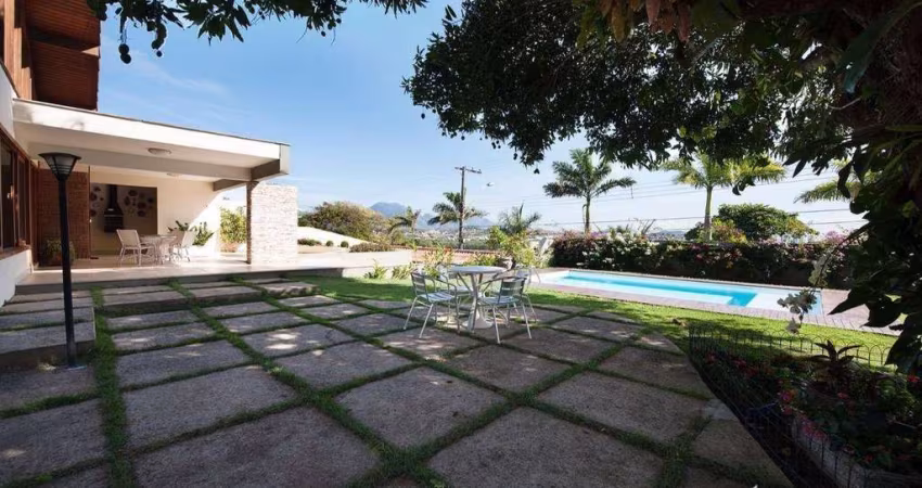 Casa de alto padrão com 4 suítes à venda no São Judas Tadeu - Guarapari/ES
