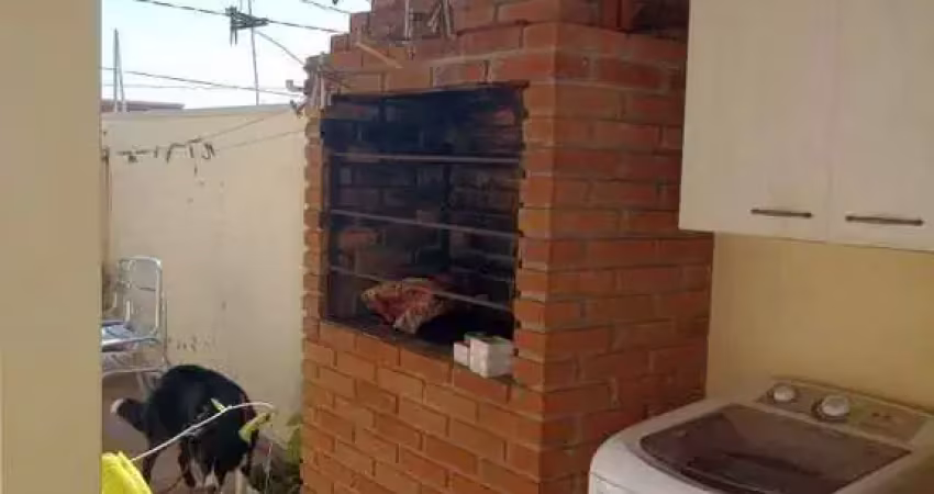 Casa padrão - esquina - em uma das mais movimentadas ruas de botucatu