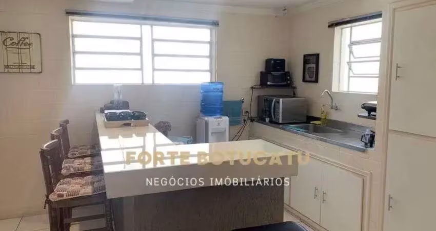 Casa Padrão - Possibildade Incrivel para Escritorio/ Comércio