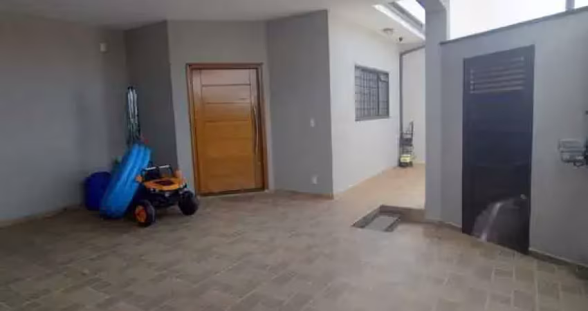 Casa à venda no bairro Jardim Itamarati - Botucatu/SP