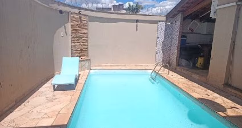 LINDA CASA DE ESQUINA
