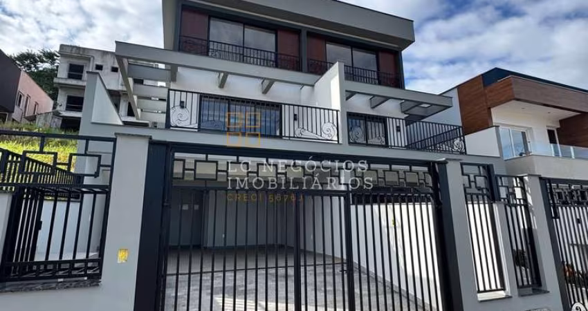 Sobrado à venda no bairro São Sebastião - Palhoça/SC