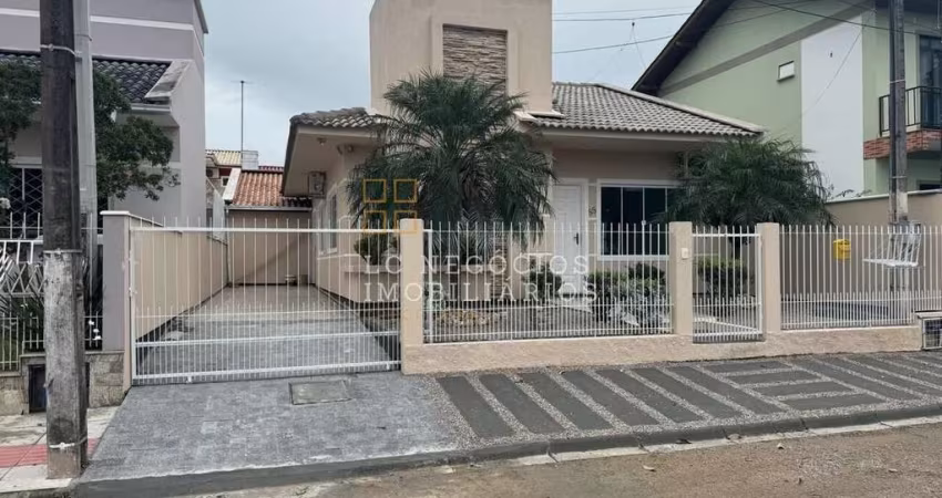 Casa à venda no bairro Madri - Palhoça/SC