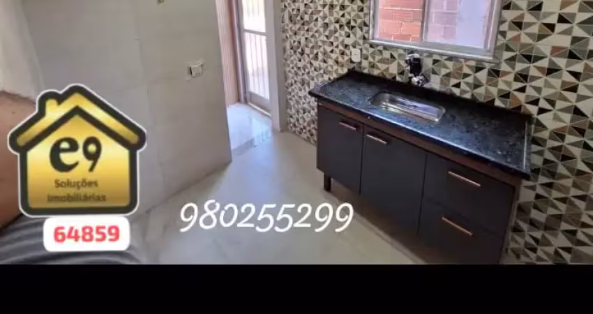 Vendo casa de 1 quarto com área de lavanderia terraço e churrasqueira excelente para investidores aluguel de 900 a 1300 mensais.