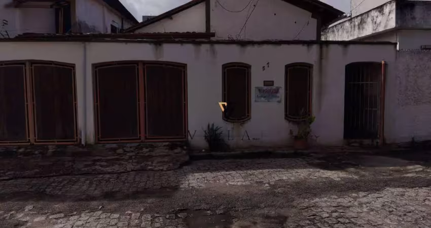 Casa no centro da cidade com 3 dormitórios, sala, cozinha e varanda  à venda 300m² por r$ 490.000 - centro - joão pessoa/pb