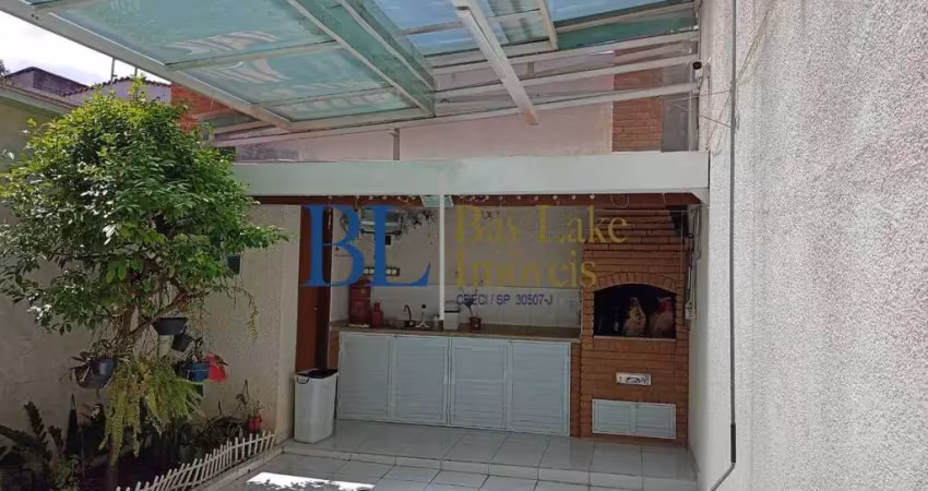 Casa ampla com espaço gourmet retrátil, 2 suítes+ 4 vagas + 6 banheiros
