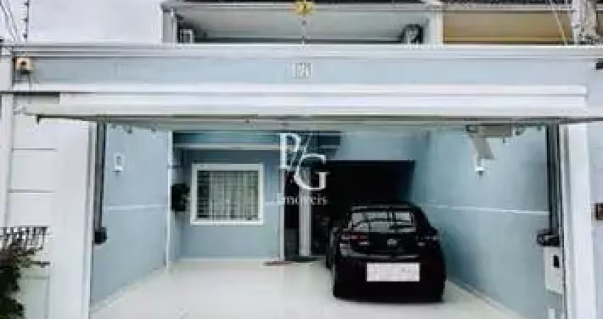 Sobrado triplex com 179m² e amplo espaço de terreno - 3 dormitórios sendo 1 suíte - amplo espaço de terraço coberto
