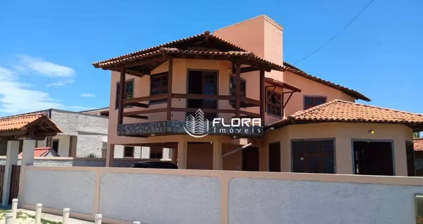 Encantadora casa duplex estilo colonial à beira-mar, à venda por r$ 700.000,  em guaratiba, maricá/rj