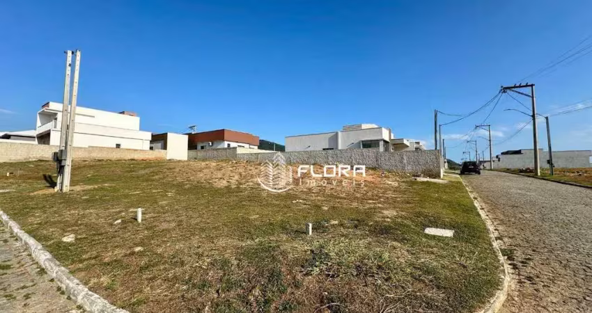 Terreno de esquina à venda, 240 m² por r$ 110.000 - ubatiba - maricá/rj