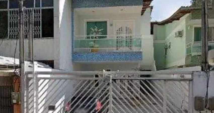 Excelente casa em Charitas!