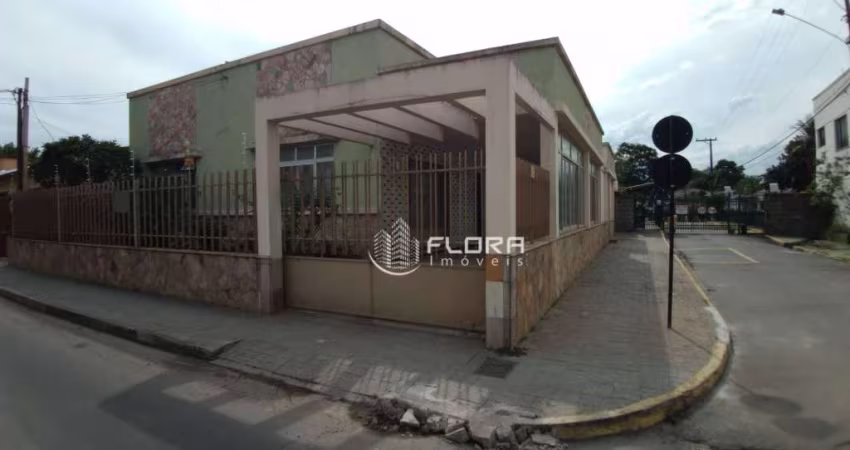Casa com 4 dormitórios à venda, 300 m² por R$ 750.000,00 - Jardim Brasília - Resende/RJ