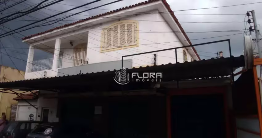 Sobrado de 3 quartos + loja de 36 metros quadrados