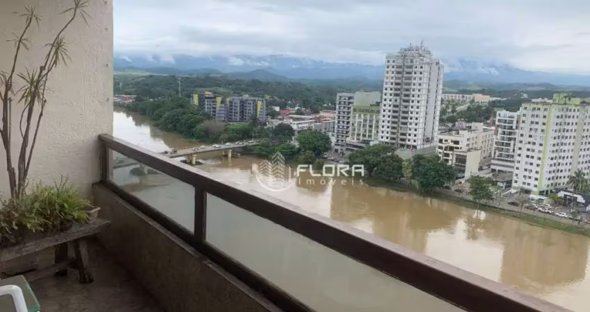 Apartamento Triplex com 3 dormitórios à venda, 246 m² por R$ 799.000,00 - Centro - Resende/RJ