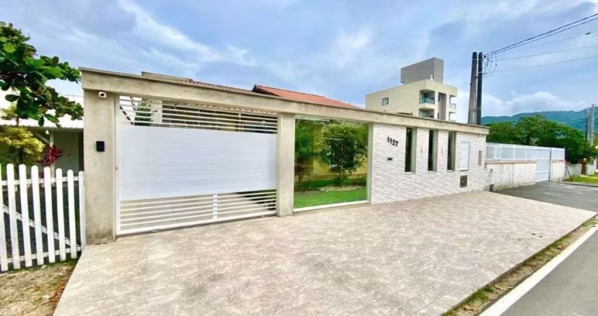 Casa com 3 dormitórios à venda por R$ 950.000 no Gravatá em Navegantes/SC